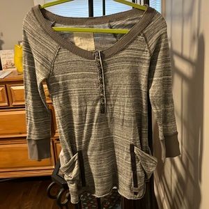 Free people 3/4 sleeve grey shirt—size xs